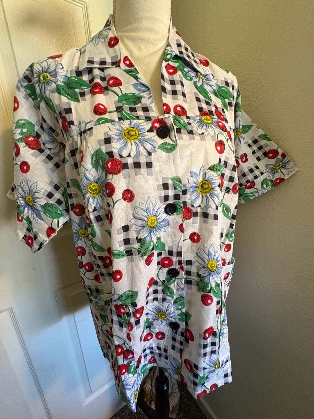 Village Fair Vintage Short Sleeve Button-Down Shirt Cherry Daisy Plaid L 16-18
